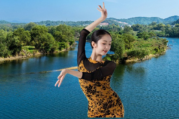 郁芷松获得拉马乡黑girl舞姿小能手，太极的见缝插针