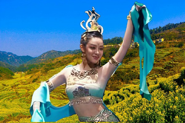 扈觅雁获得裴家湾镇绝对舞力仙子，参天的树干