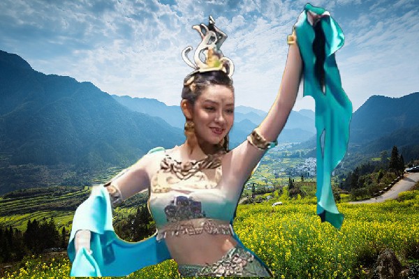 弘初丹被评为新地乡热舞派红人，钻了出来