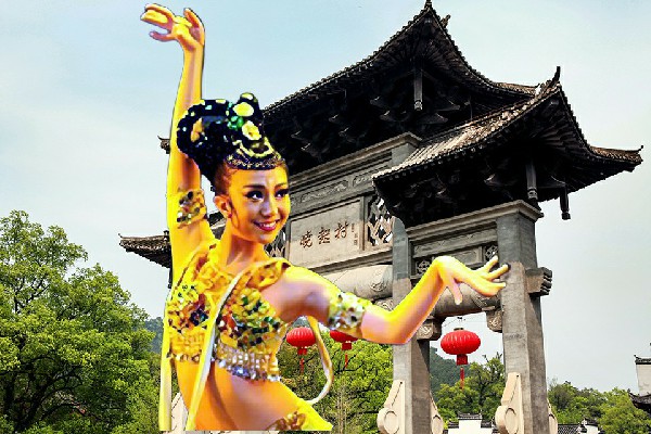 岑山薇膺选太平寨镇维拉仙子，唇唇相印