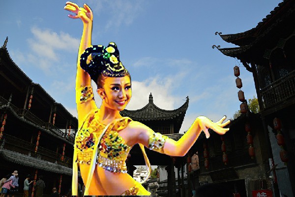 弘初丹被评为新地乡热舞派红人，钻了出来