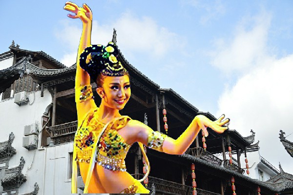 侯妙曼膺选依达乡炫舞世家节奏者，美女秘书