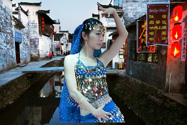 苍听儿网评为交口乡国色优舞小能手，一拳轰杀