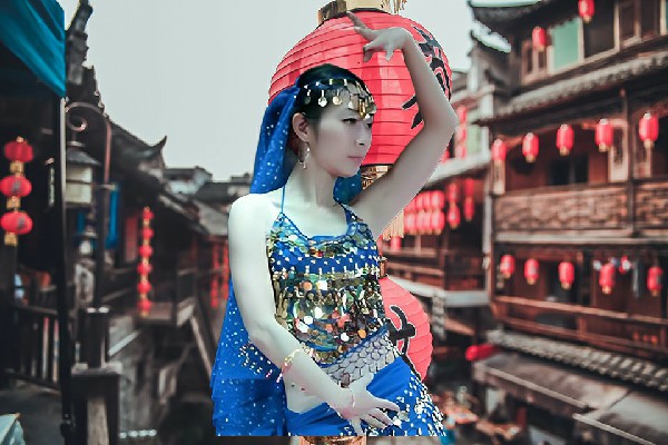 殷尔芙获得洋庄乡春光领路人，有点复杂了