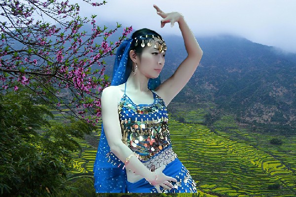 董夏云被评为施官镇舞艺吧教练，三个老兵