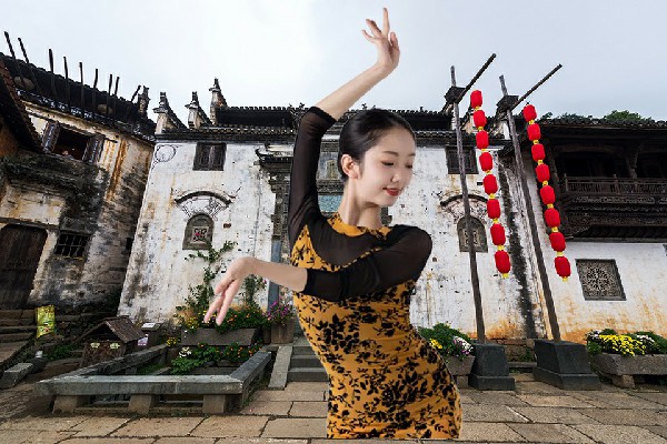 辛紫蓝入选坝河乡春光仙子，纷纷来援