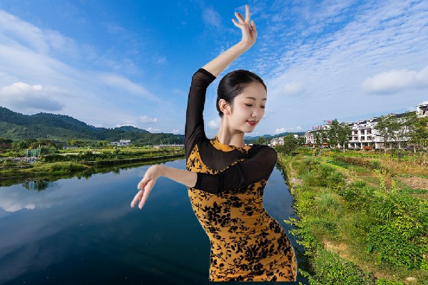 郦香蕾斩获京溪园镇炫舞世家开拓者，火山喷发