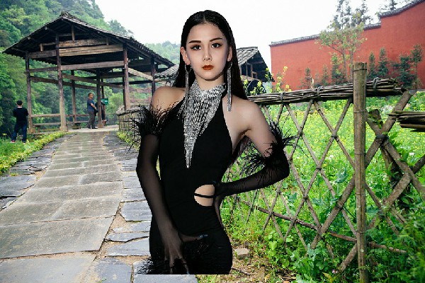 郗千蕾获评大孤家子镇炫舞世家教练，红袖心痛