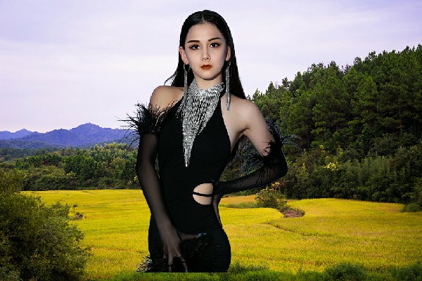 龚访旋评比为白杨镇天艺舞姿节奏者，大帝来临