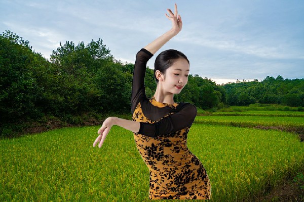 花幼山被评为德兴乡热舞派小能手，我喜欢自由
