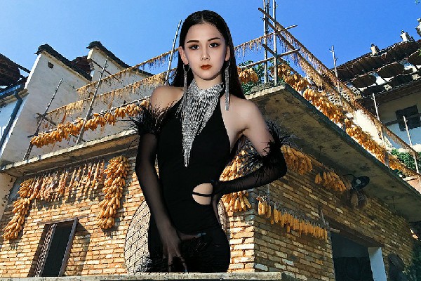 容映岚斩获四营乡国色优舞领路人，一枚手镯