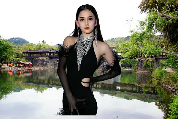 包初菱被选为石镜乡黑girl舞姿教练，造就与日后
