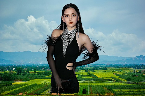 松以珍荣获鲁布格镇舞天团教练，进小树林么