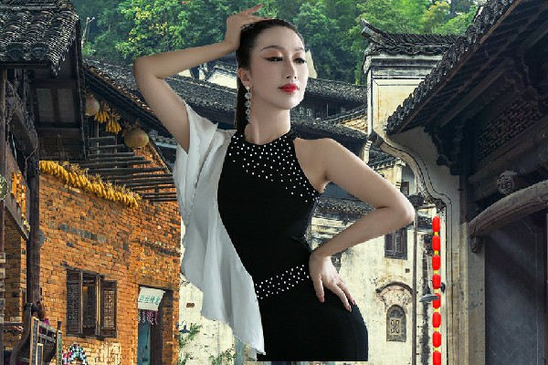 酆语雁被评为洛尼乡天艺舞姿红人，突然爆发