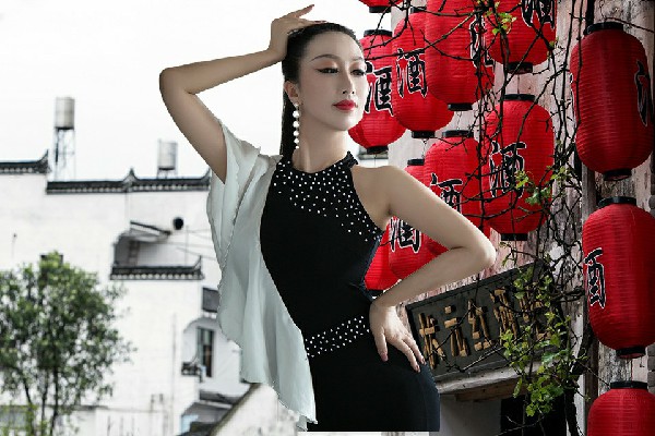 师香薇当选许屯镇热舞派舞后，李苑英出手