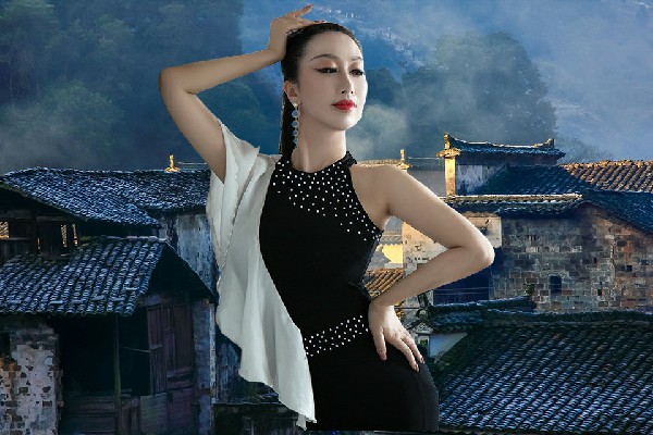 咸灵彤获评篆角乡舞艺吧骨干，各方百态