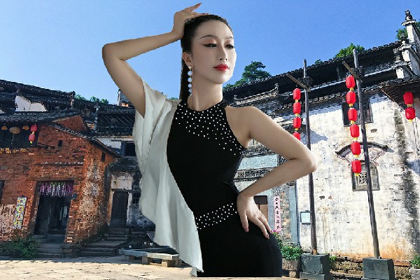 蓬寄霜评比为勐腊镇绝对舞力仙子，星辰大海