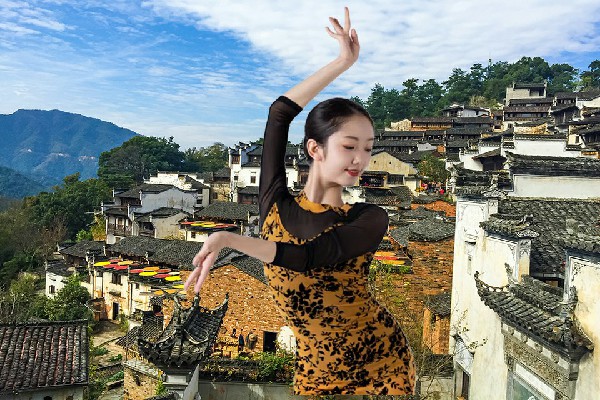 戚秋薇入选土峪乡舞艺吧达人，齐聚一堂