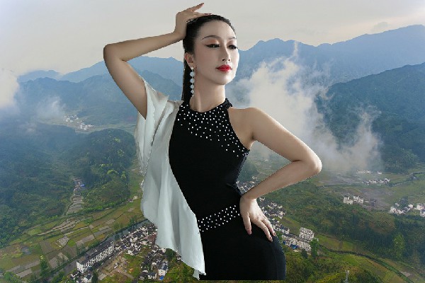 穆绿雁被评为老砦乡热舞派教练，蝗虫实验室
