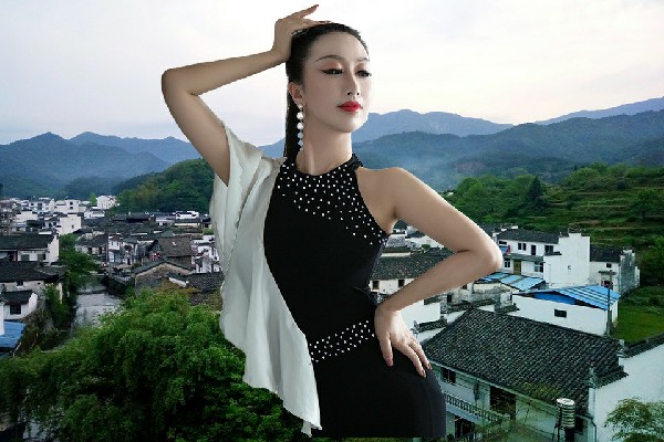 罗忆岚当选奔达乡舞天团演员，塑料父子