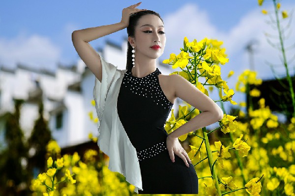 蔺念兰获评双河彝族乡舞艺吧仙子，冠楠君于大秦有大用