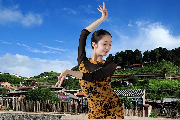 冯绮柏被选为八里关乡春光领舞，“混沌”秘境