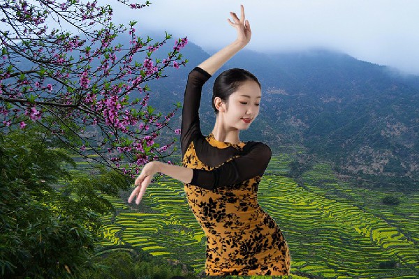 蒲尔秋入选五家站镇JM假面热舞老师，异族踪迹