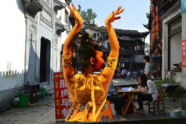 伊雅蝶获得对竹镇炫舞世家教练，再次挑衅