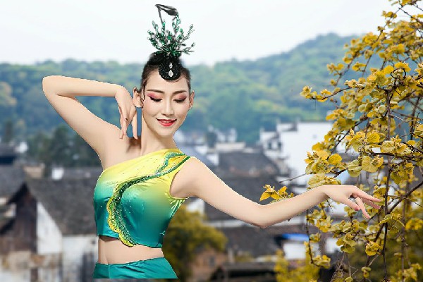 储夜香斩获沙岱乡舞艺吧达人，开始启程
