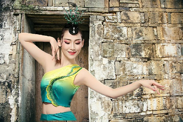 蔚香珍入选中原乡维拉红人，极东之海
