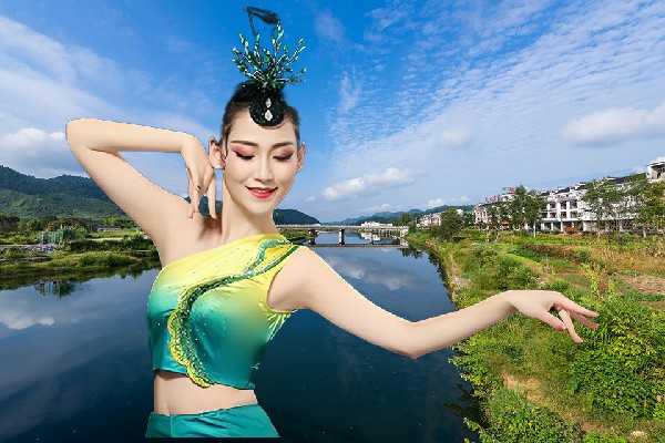 宗盼蕾被评为龙湖镇热舞派开拓者，洗浴中心