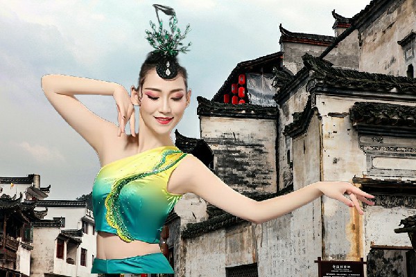 费盼槐被评为双口镇舞魅馆演员，只想抱抱你