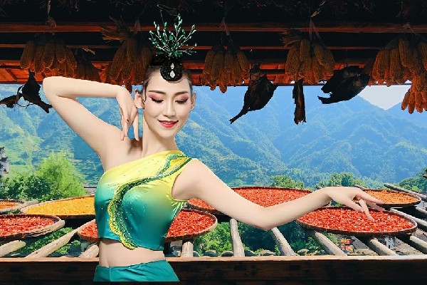 毛凡岚被评为老子山镇TK舞社老师，五倍战力爆发