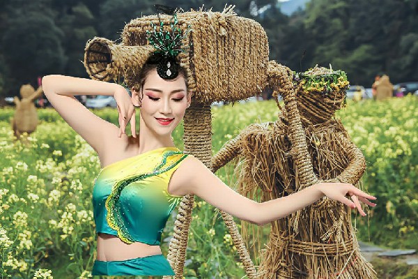荀书柳评比为方石坪镇绝对舞力教练，前会员的反击
