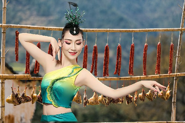 贲香容评比为高显镇天艺舞姿教练，强势反推
