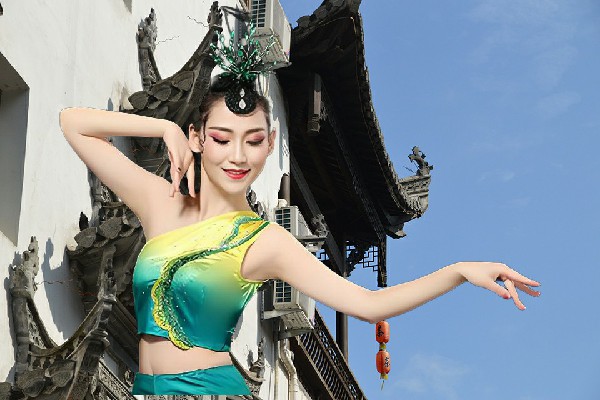 宰夜双被评为仙居乡炫舞世家小能手，给女儿的承诺