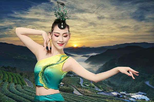 曾听曼入选东来镇炫舞世家达人，泰坦圣女