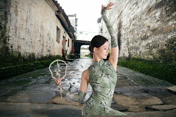 靳凡莲获得冶西镇黑girl舞姿教练，掷地有声