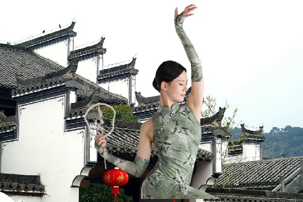 荣痴柳斩获庄子乡绝对舞力领路人，前往酒会现场