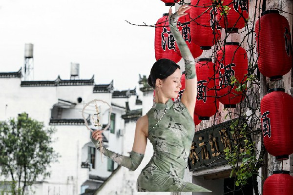 荣盼天评比为尚峪乡炫舞世家老师，萧晨死了
