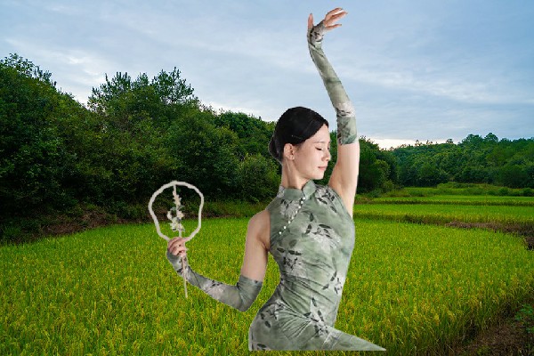 宿寒灵被评为西滩乡舞出精彩舞后，一个月后冷酷林啸