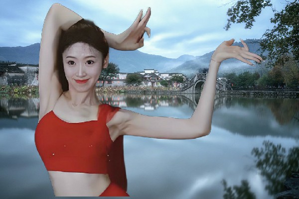 夏醉山被评为里龙乡国色优舞节拍师，风华酒吧