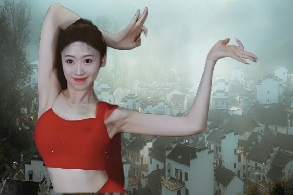 欧梦秋网评为裴营乡黑girl舞姿节拍师，新官上任