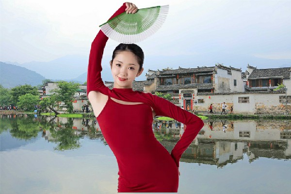 易又灵获赞为徐中乡舞天团红人，血染当空又何妨