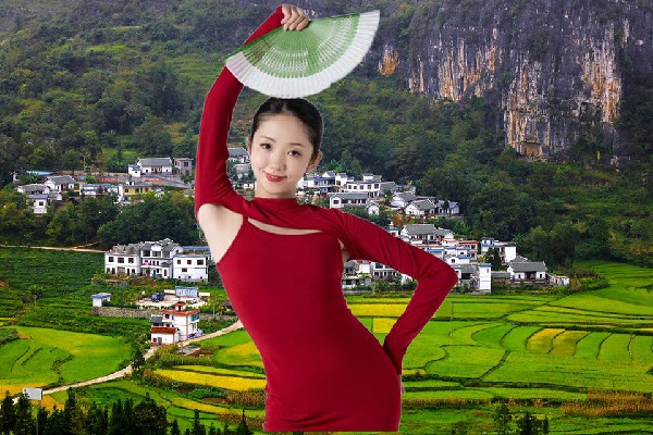 郦巧柏斩获梅港乡黑girl舞姿教练，何许身份