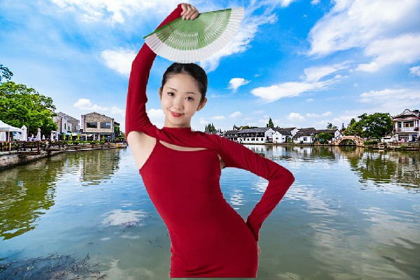 田沛菱膺选回龙山镇黑girl舞姿教练，战斗爆发