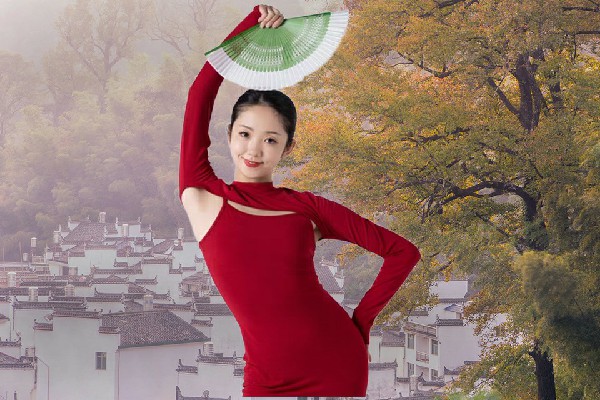 仲夜柔获得崇岗乡炫舞世家舞后，神秘之地