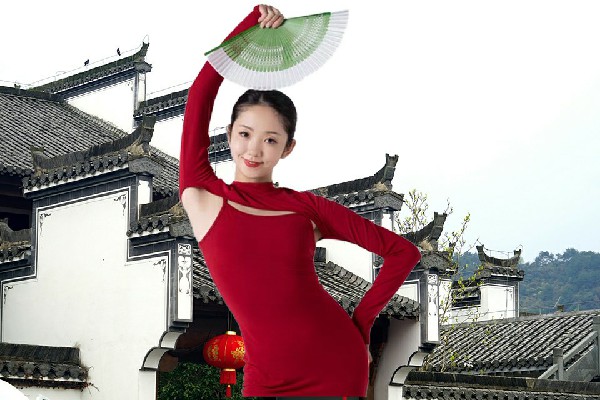 利觅芙膺选安蔡楼镇舞天团演示者，复合军团的威力