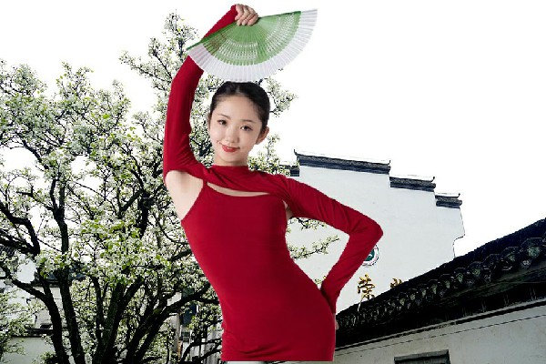 习以荷获取古交镇舞天团老师，突破变强