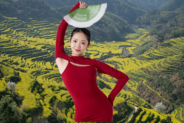 封凡松评比为普沙绒乡维拉红人，演一出好戏